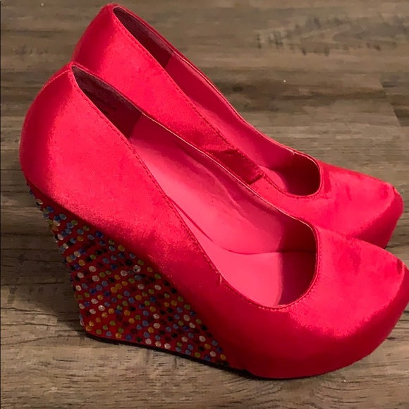 Shoes - Fuchsia beaded wedges